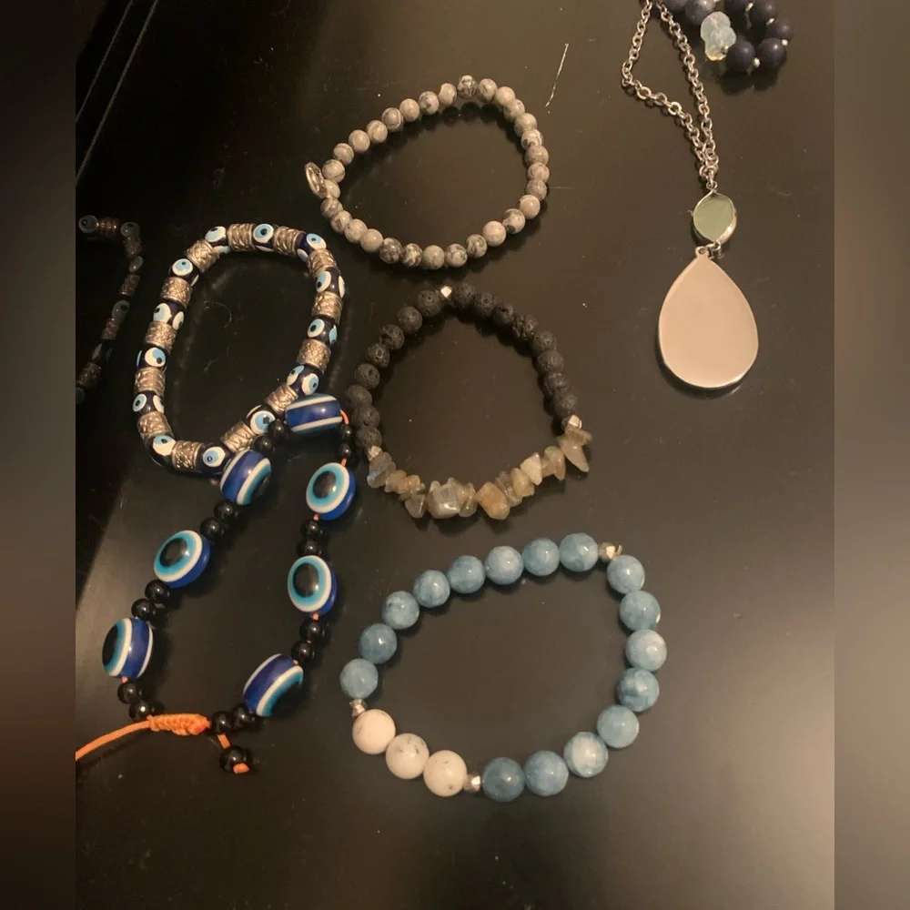 Costume Jewelry - Picture 2 of 4